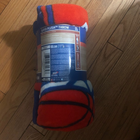 NBA New Knick’s throw authentic - Picture 3 of 3